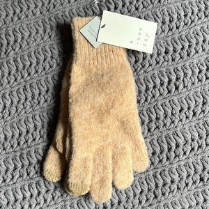 Touch screen compatible winter gloves
